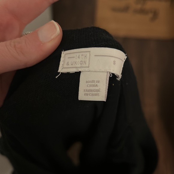 14th & Union Women’s Sweater - Size Small - Picture 5 of 5
